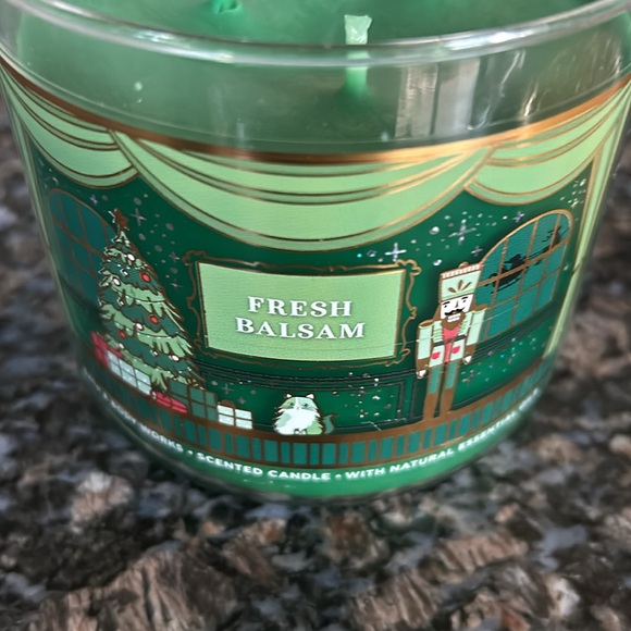 BATH& BODY WORKS FREH BALSAM SCENTED CANDLE NWT - Picture 5 of 6